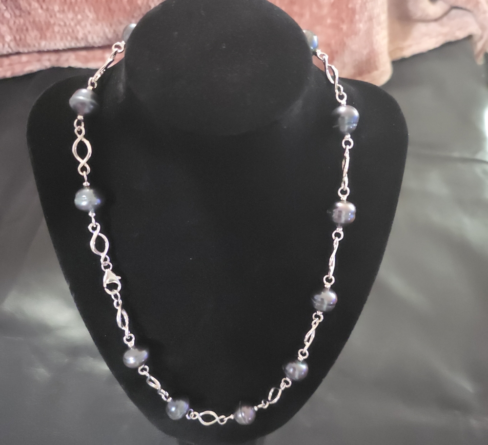 Elegant Black Pearl and Silver Link Necklace - Women Jewelry